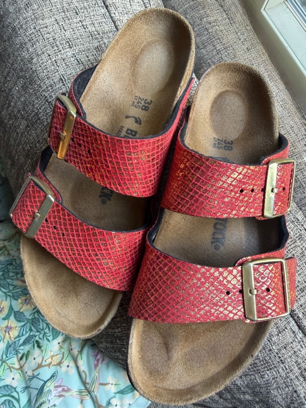 LIKE NEW Birkenstock Arizona in shiny Python Red/Gold, EU 38 (Limited Edition)